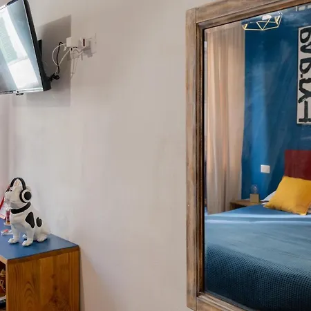 45 Guest house *